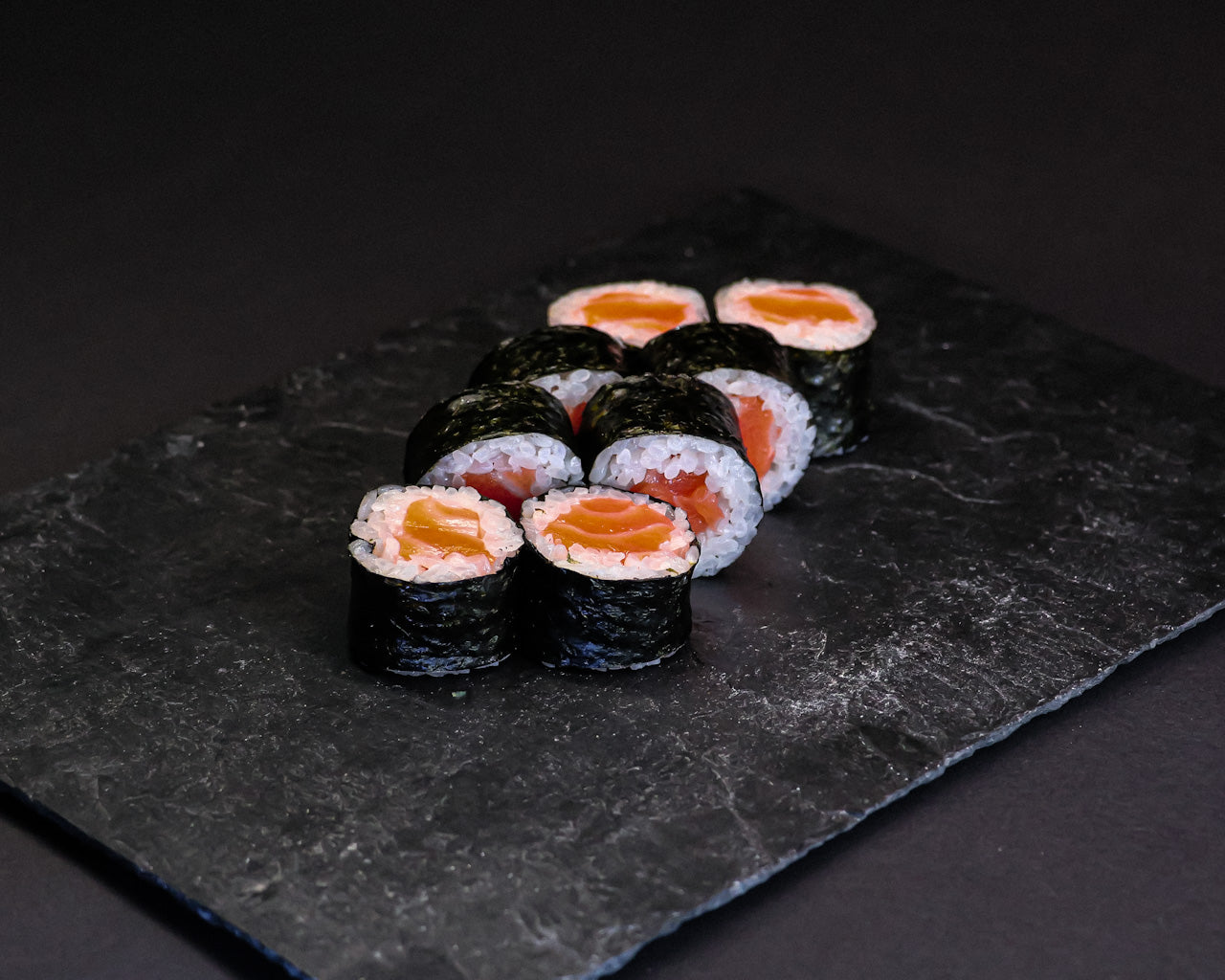 Maki Salmon (8 pieces)